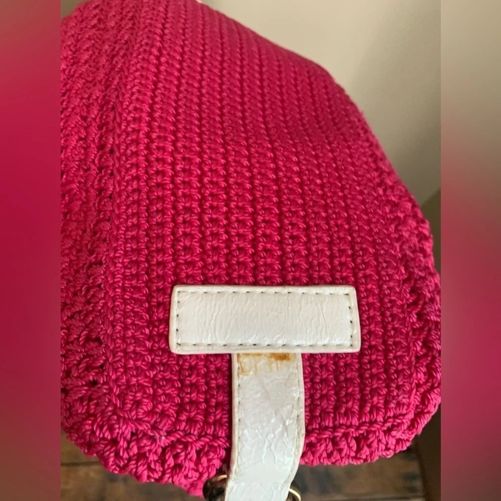 The Sak fuschia crochet purse with gold chains pink y2k